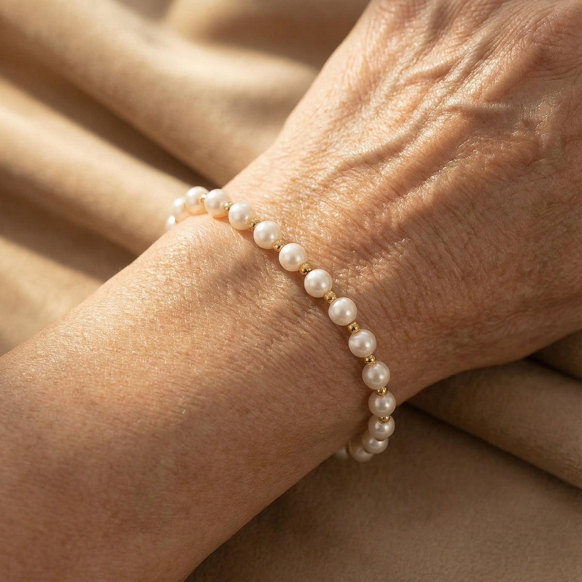 Althea - Women's Elegant Faux Pearl Bracelet