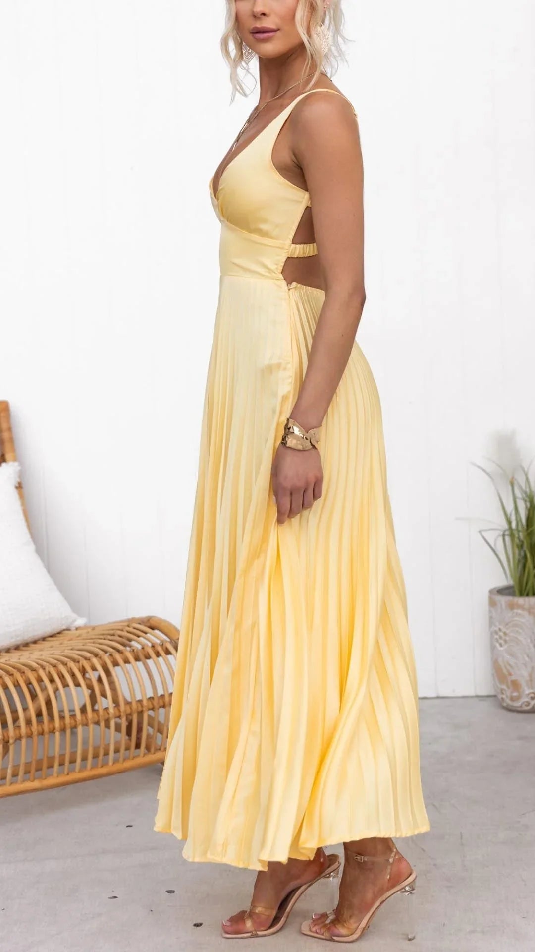 Elodie | Women's Pleated Maxi Sundress with Open Back