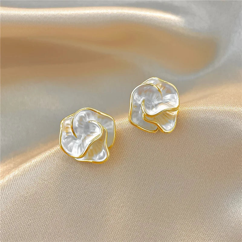 Elowyn - Women's Elegant Gold-Tone Floral Earrings