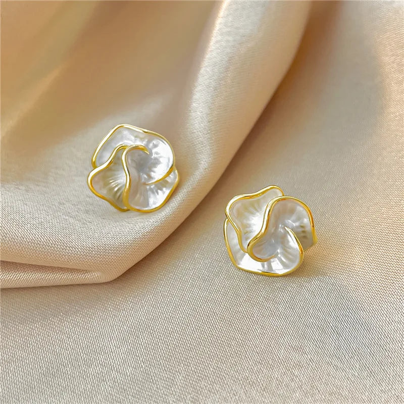 Elowyn - Women's Elegant Gold-Tone Floral Earrings