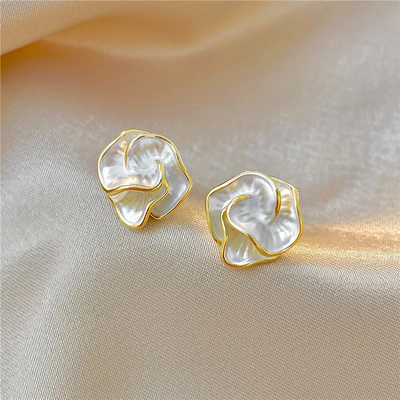 Elowyn - Women's Elegant Gold-Tone Floral Earrings