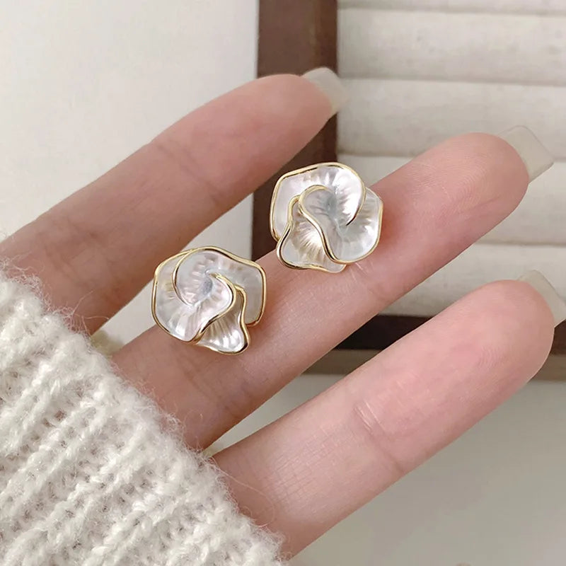 Elowyn - Women's Elegant Gold-Tone Floral Earrings