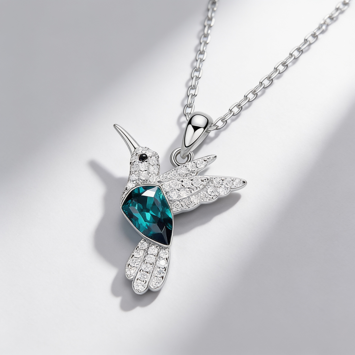 Elowyn - Women's Elegant Hummingbird Pendant Necklace