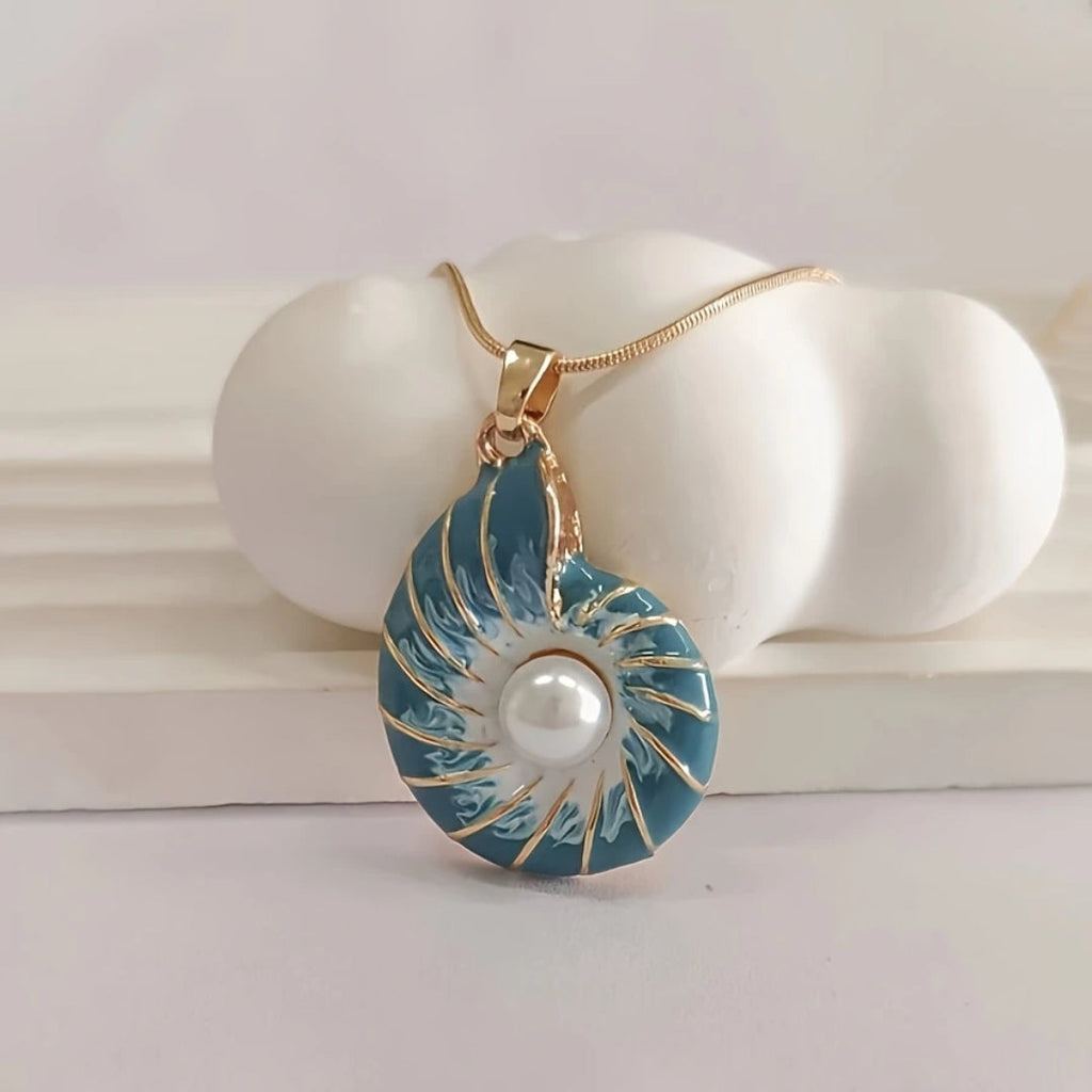 Nerida - Women's Elegant Nautilus Pendant Necklace