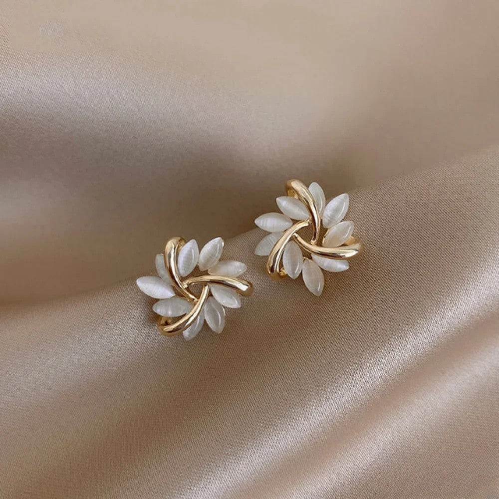 Soleil - Women's Elegant Leaf Stud Earrings
