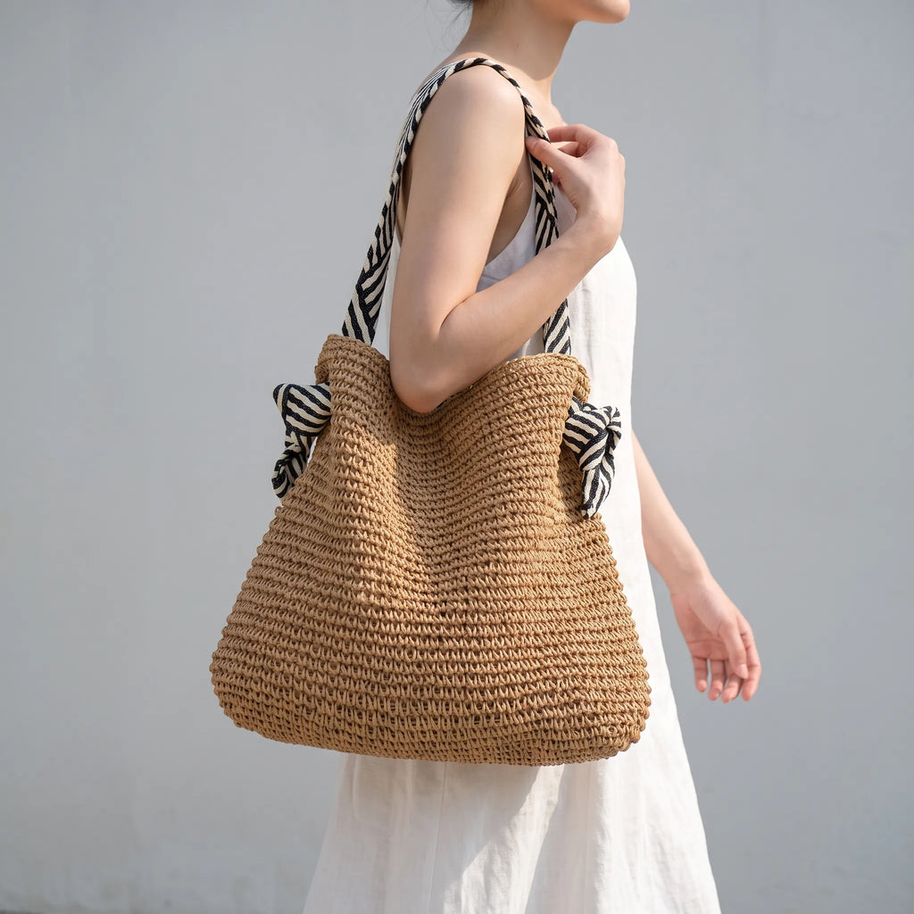 Vevari - Relaxed Bohemian Style Shoulder Bag