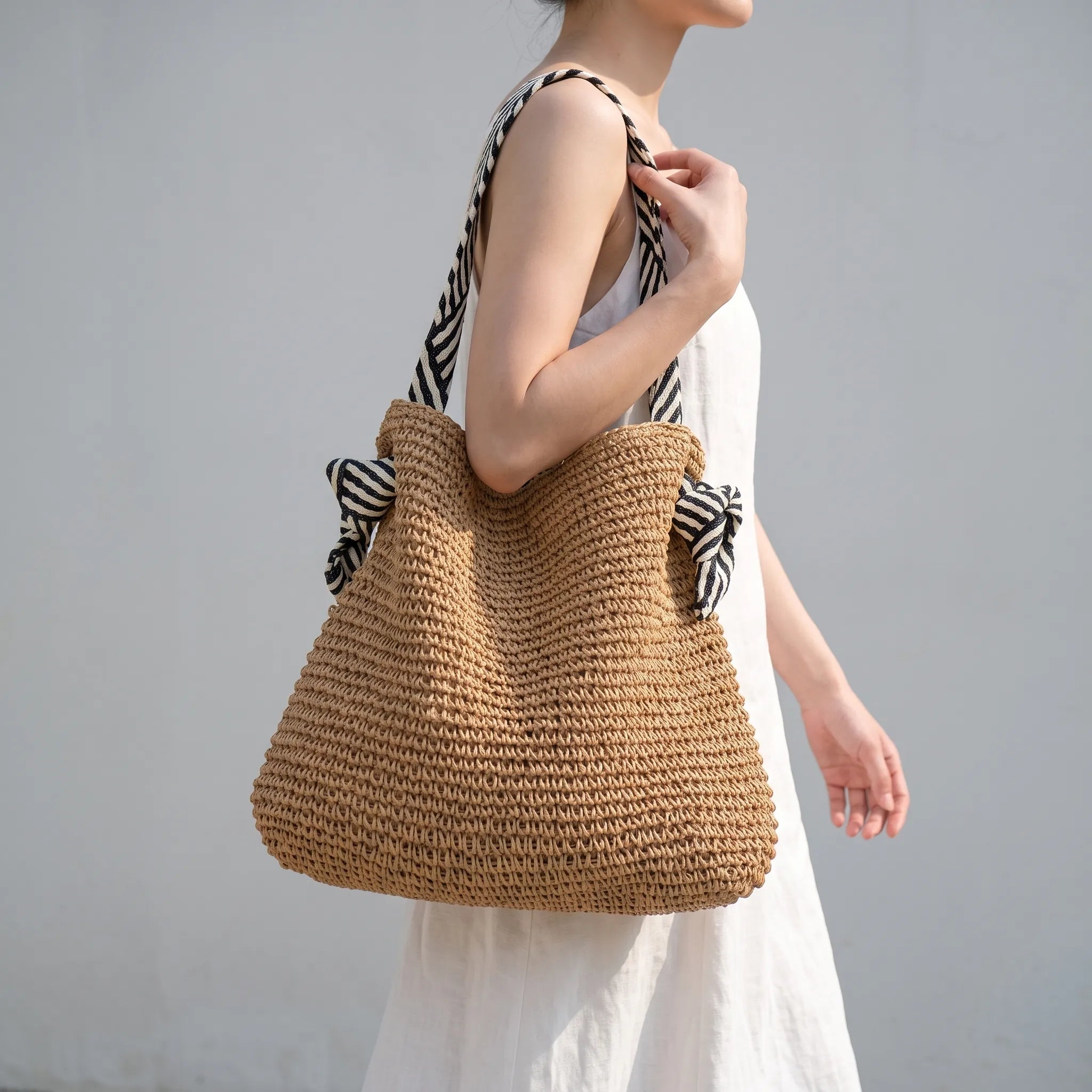 Vevari - Relaxed Bohemian Style Shoulder Bag