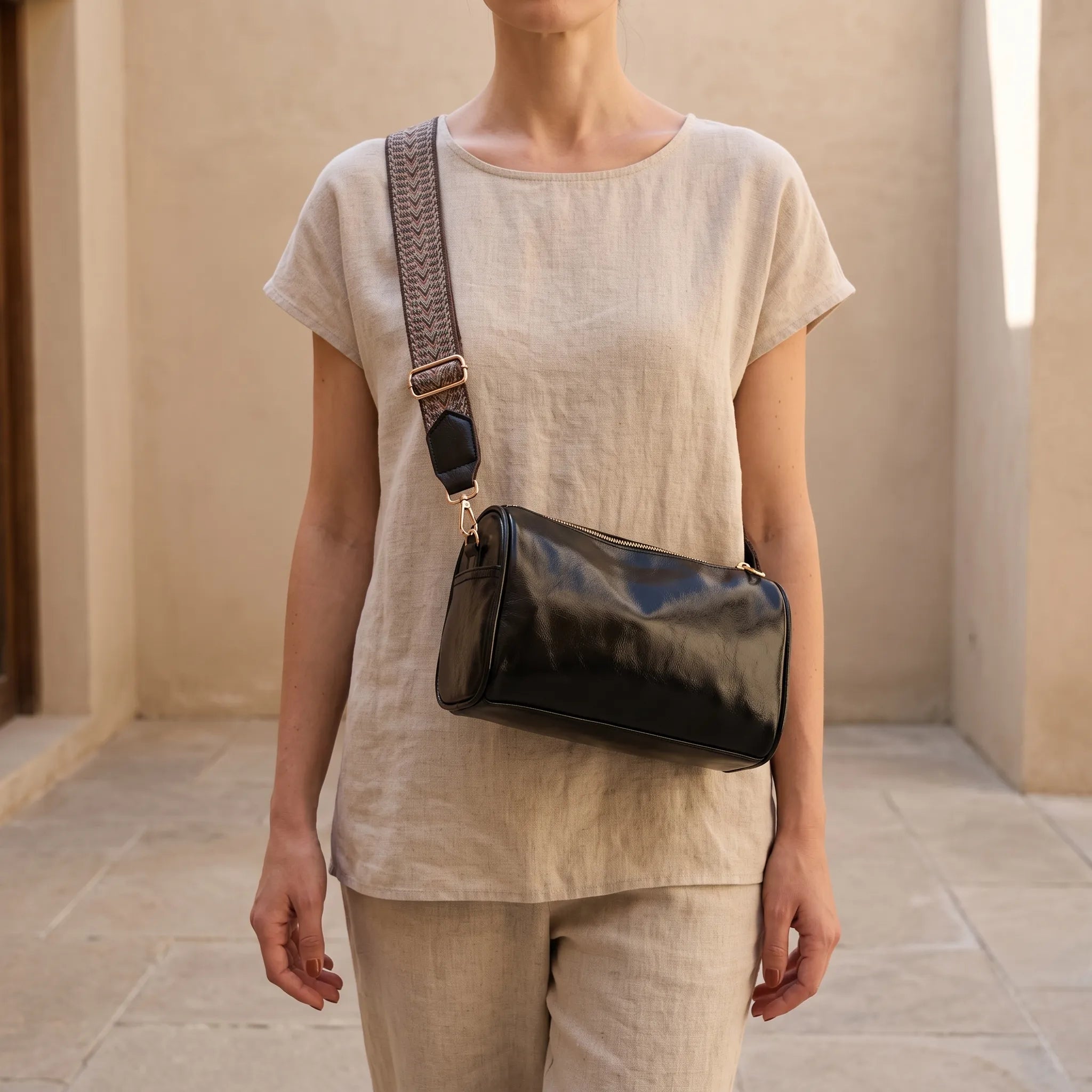 Vivera - Structured Vintage Silhouette Daily Crossbody Bag