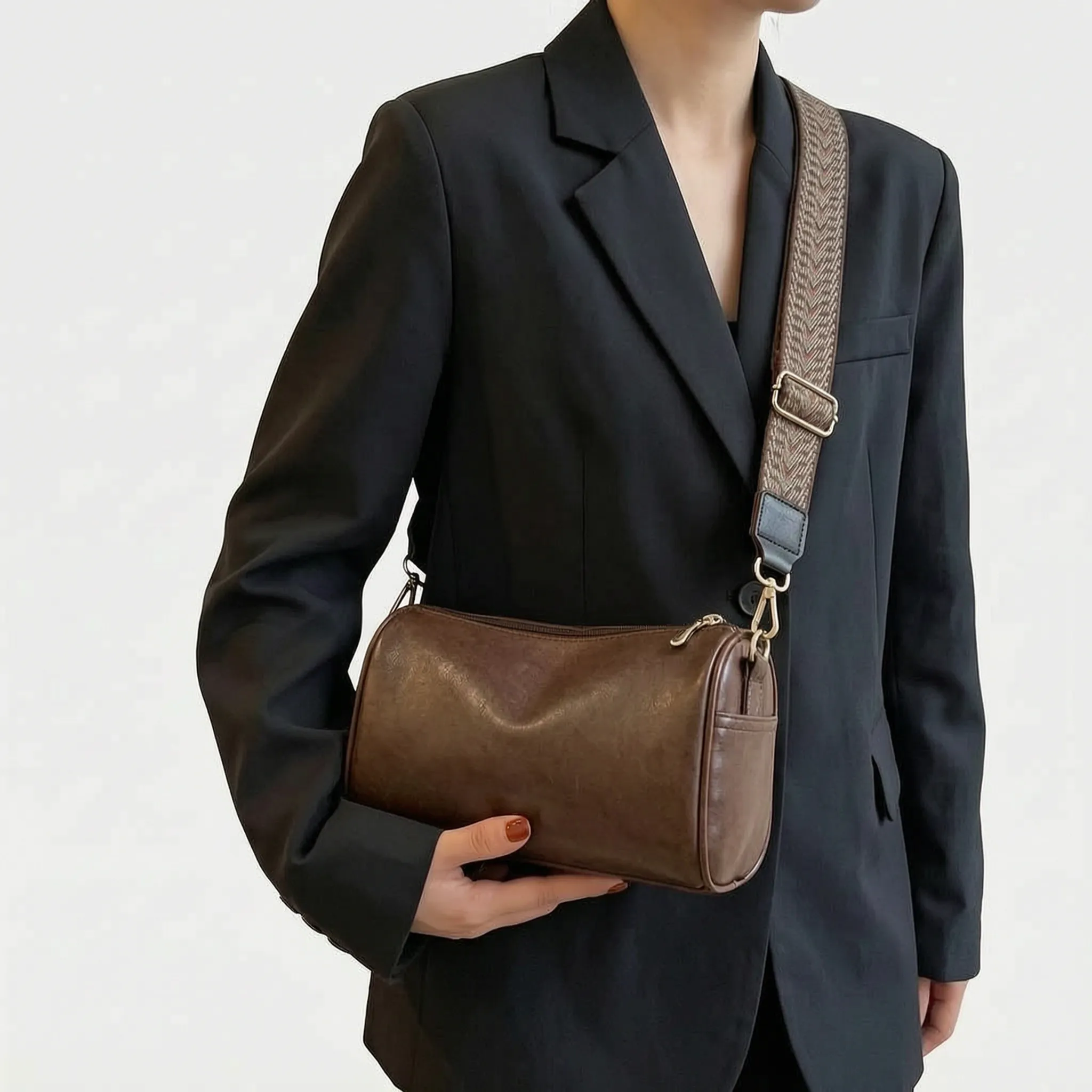 Vivera - Structured Vintage Silhouette Daily Crossbody Bag