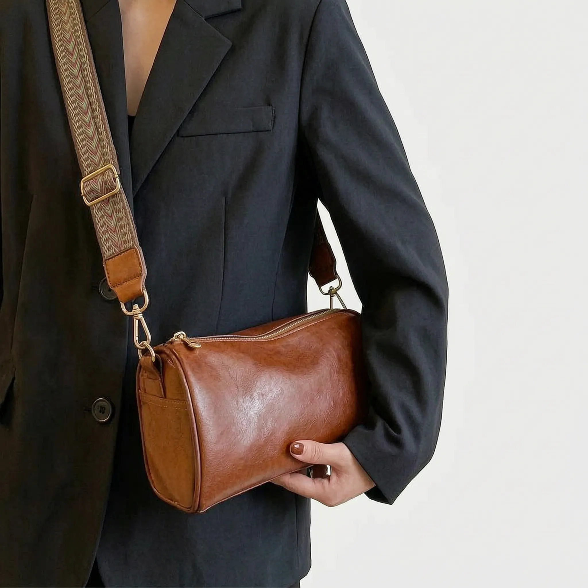 Vivera - Structured Vintage Silhouette Daily Crossbody Bag