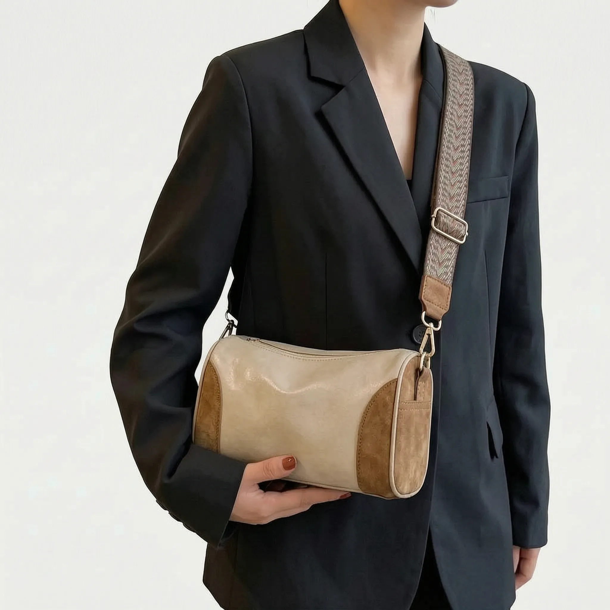 Vivera - Structured Vintage Silhouette Daily Crossbody Bag